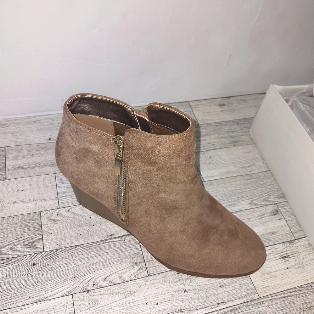 STYLE & CO. Wynonaa Ankle Wedge Bootie - NWT size 10 M